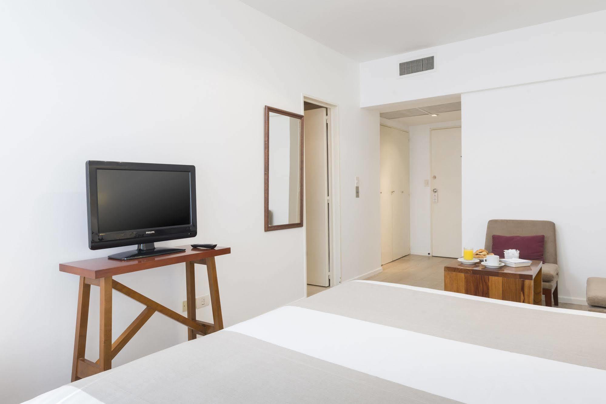 Loi Suites Arenales Buenos Aires Exterior photo