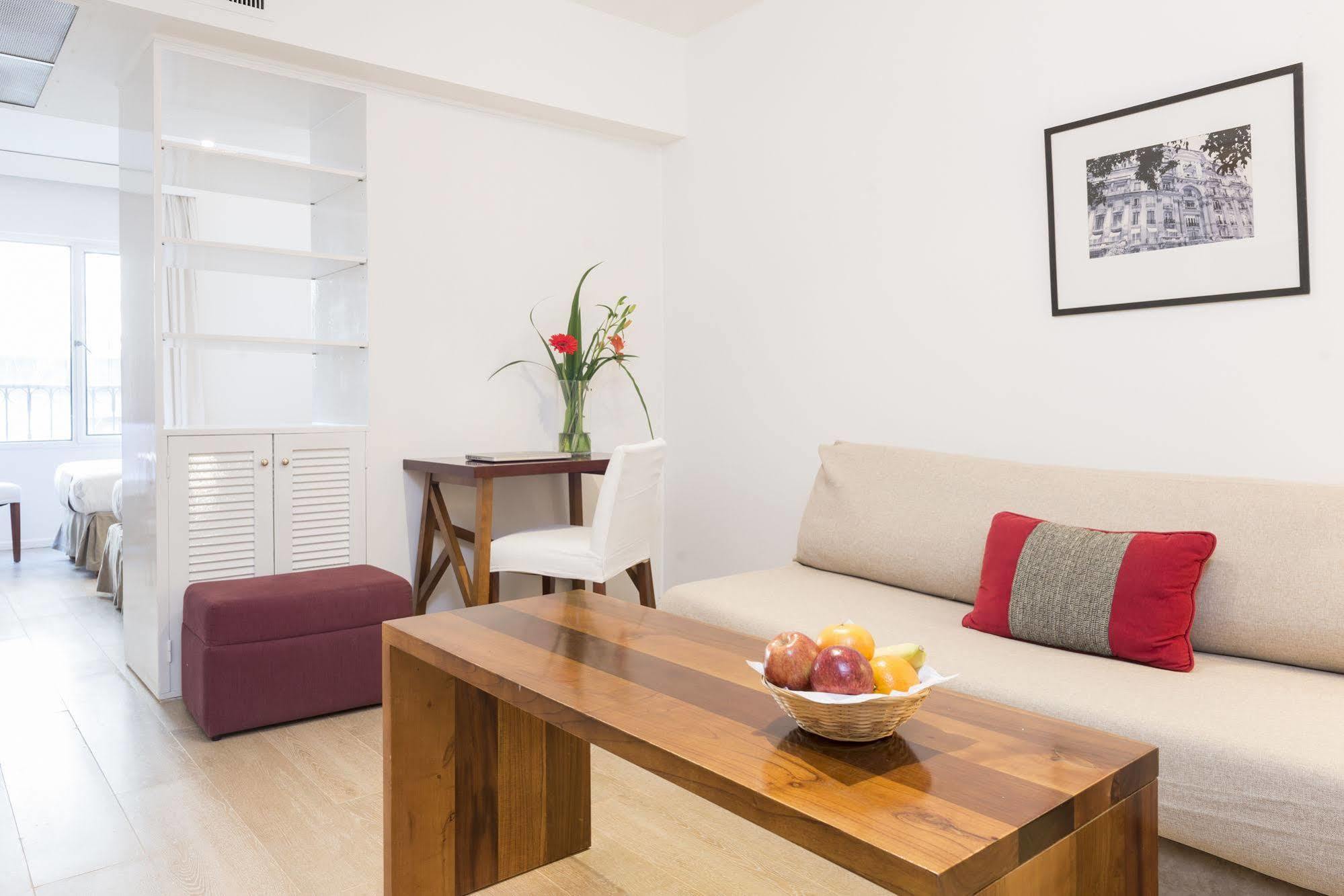 Loi Suites Arenales Buenos Aires Exterior photo