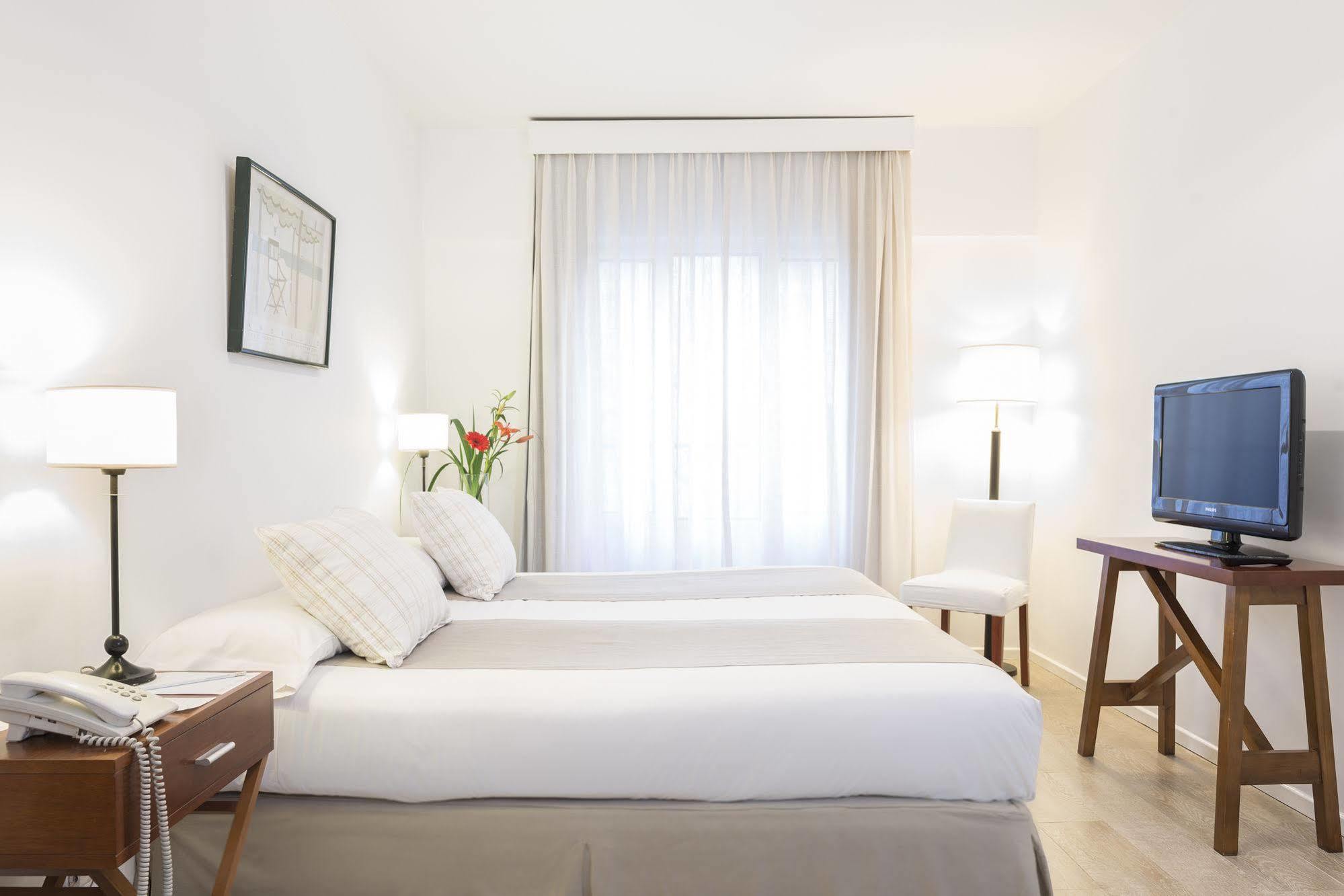Loi Suites Arenales Buenos Aires Exterior photo
